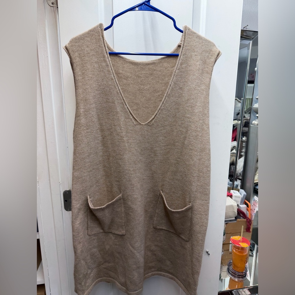 Knit V-Neck Pocket Tunic in Light Taupe
